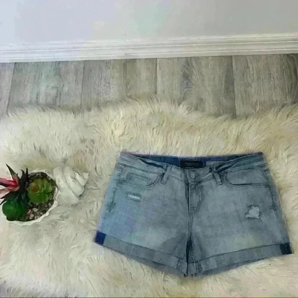 Aeropostale light medium wash distressed rolled hem midi shorts 8